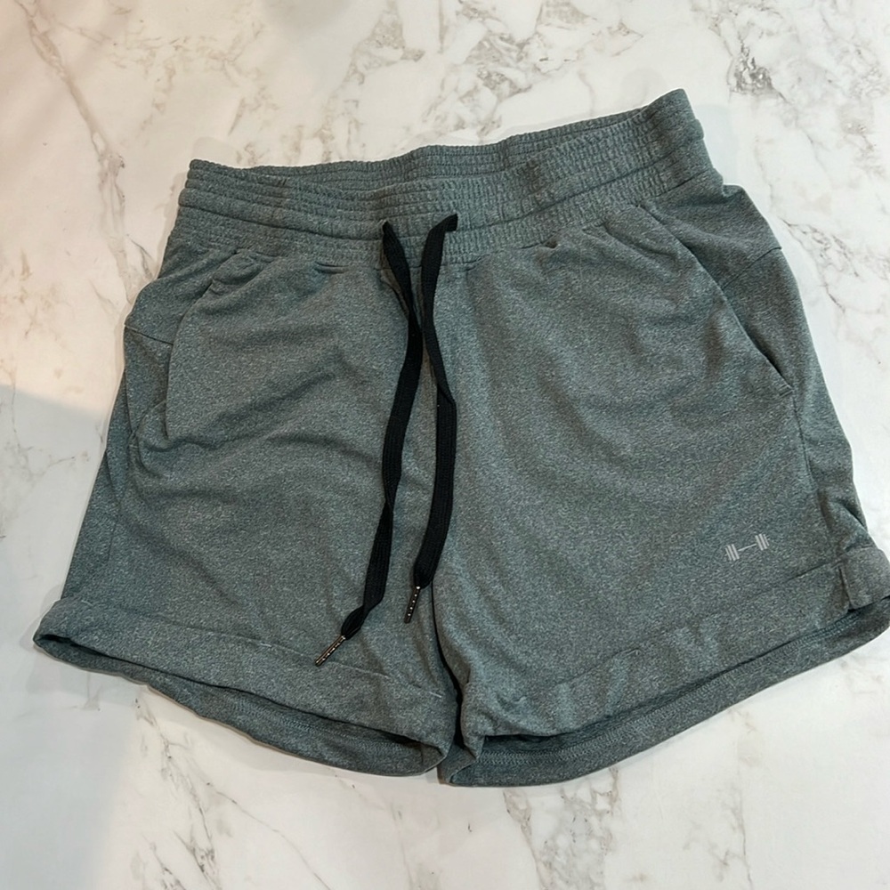 Born primitive - barbella box shorts
